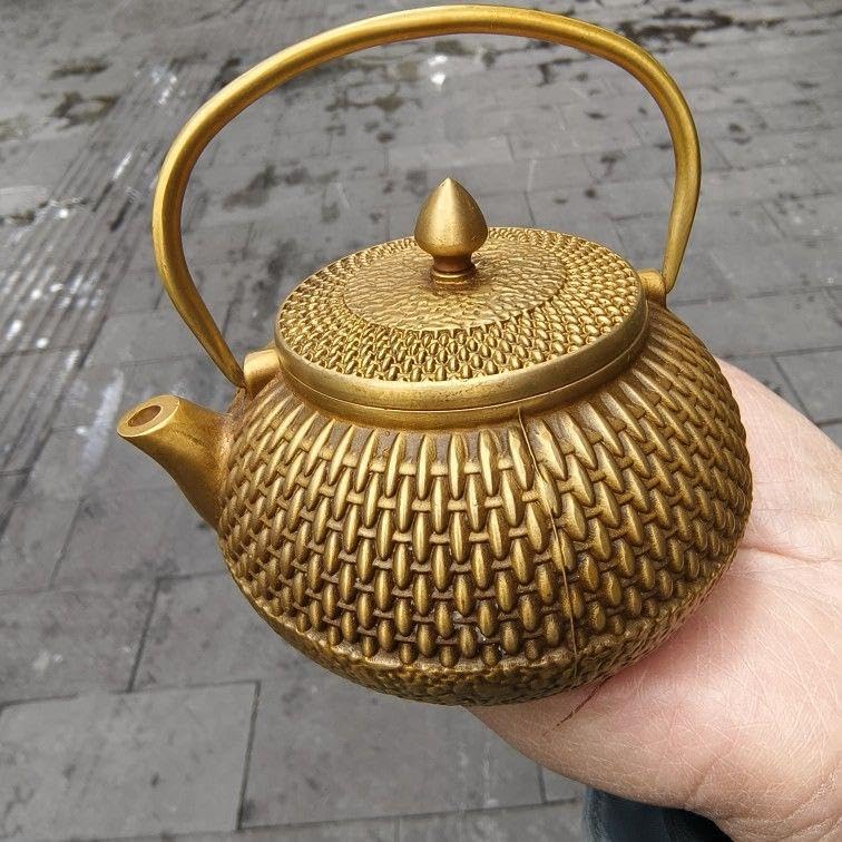 真鍮 細工  禅字 波点提梁壺  茶壺  酒壺  茶道  工芸品  置物 Amazon.co.jp: 真鍮 細工 禅字 波点提梁壺 茶壺 酒壺 茶道 工芸